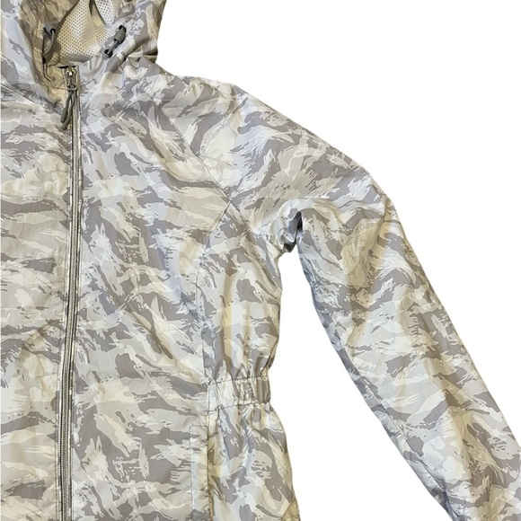new balance women’s rain jacket/windbreaker new without tags - Picture 2 of 8